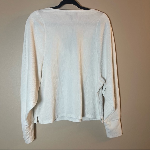Banana Republic White V-Neck Blouse - Picture 4 of 9